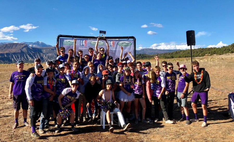 The+Boulder+High+School+mountain+bike+team+gathers+to+hold+up+the+1st+place+state+trophy.