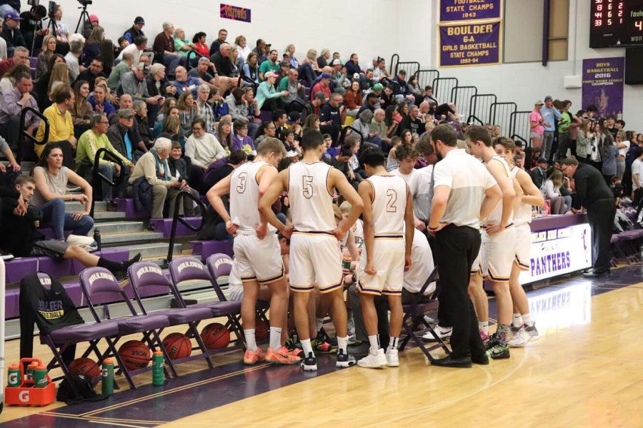 Boulder High Basketball’s Varsity Boys team quickly huddles during a game last year. They’ve been hitting the gym these past few weeks in preparation for the 2021 season.