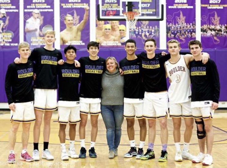 Shannon Aberton (center) poses with the boys basketball class of 2020 seniors.