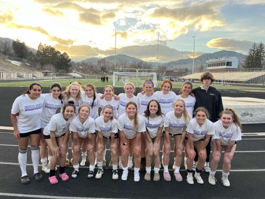 Boulder+High+Girls+Soccer+practices+outside%2C+rain+or+shine.++Photo+by+Carlos+Real.